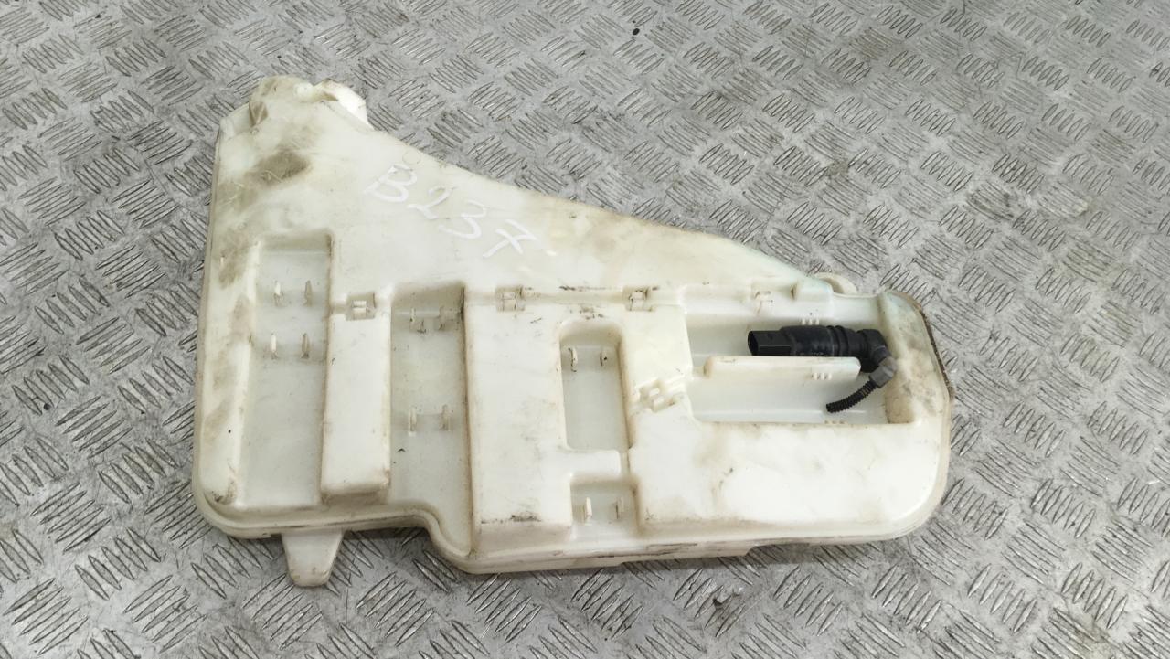 бачок омывателя BMW 5 серия F07/F10/F11 F10 2012, 4.4 л., N63 B44 A, бензин, АКПП, titansilber metallic (354), седан, задний привод, 61667269668, 7196949 - фото №1