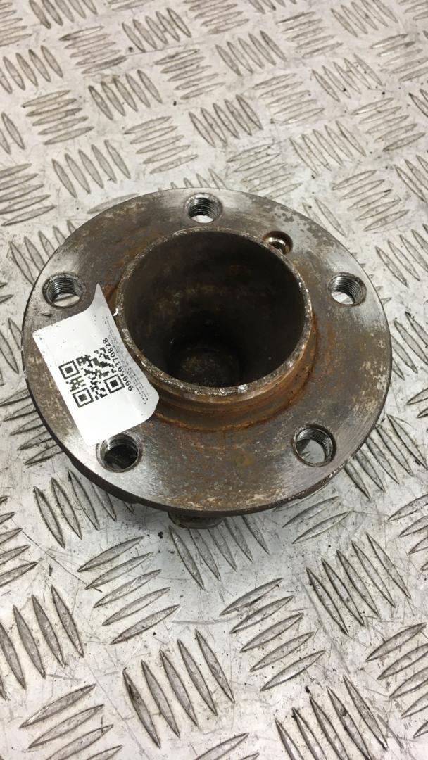 ступица передняя BMW 5 серия F07/F10/F11 F10 2012, 4.4 л., N63 B44 A, бензин, АКПП, titansilber metallic (354), седан, задний привод, 31206872888, 6872888 - фото №1