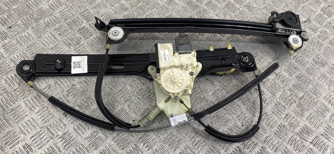 стеклоподъемник передний правый BMW 5 серия F07/F10/F11 2011, 3.0 л., N57 D30 A, дизель, АКПП, black sapphire metallic (475), хетчбэк 5 дв., задний привод, правый руль, 51337197920, 7197920 - фото №1