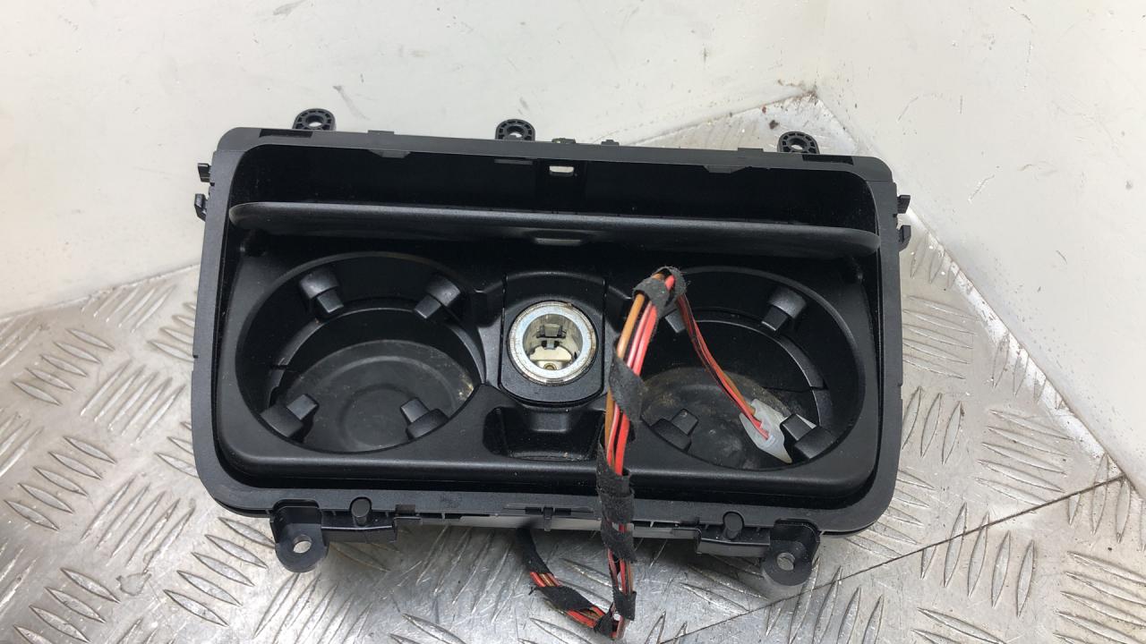 подстаканник BMW 5 серия F07/F10/F11 F10 2012, 4.4 л., N63 B44 A, бензин, АКПП, titansilber metallic (354), седан, задний привод, 51169206401, 9206401 - фото №1