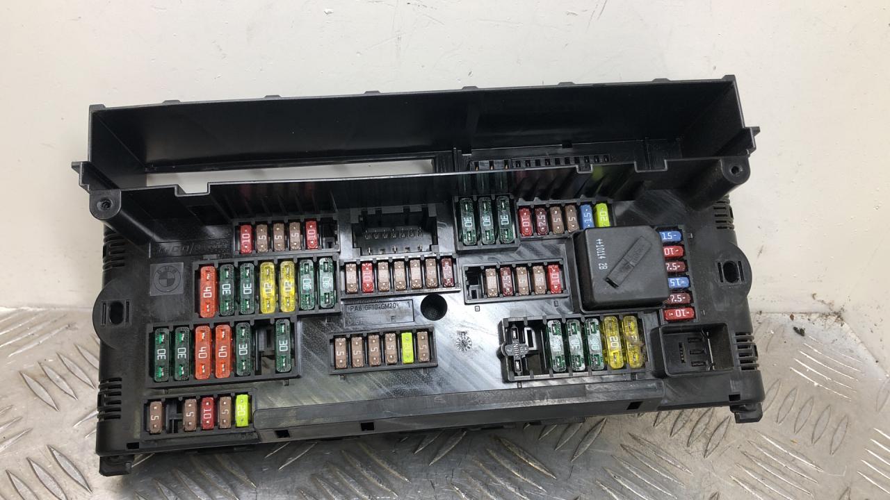 блок предохранителей BMW 5 серия F07/F10/F11 F10 2012, 4.4 л., N63 B44 A, бензин, АКПП, titansilber metallic (354), седан, задний привод, 61149210861, 9210861 - фото №1