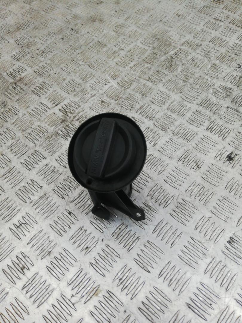 маслозаливная горловина BMW 5 серия F07/F10/F11 2011, 3.0 л., N57 D30 A, дизель, АКПП, black sapphire metallic (475), хетчбэк 5 дв., задний привод, правый руль, 11127823183, 7823183 - фото №1