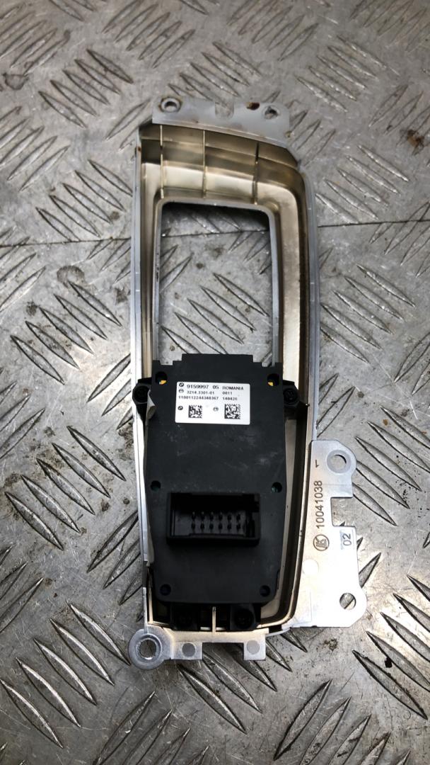 кнопка ручного тормоза (ручника) BMW 5 серия F07/F10/F11 2011, 3.0 л., N57 D30 A, дизель, АКПП, black sapphire metallic (475), хетчбэк 5 дв., задний привод, правый руль, 61319159997, 9159997 - фото №1