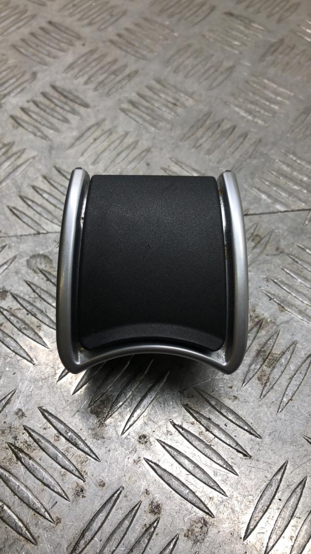 пепельница BMW 5 серия F07/F10/F11 2011, 3.0 л., N57 D30 A, дизель, АКПП, black sapphire metallic (475), хетчбэк 5 дв., задний привод, правый руль, 51169181379, 9181379 - фото №1