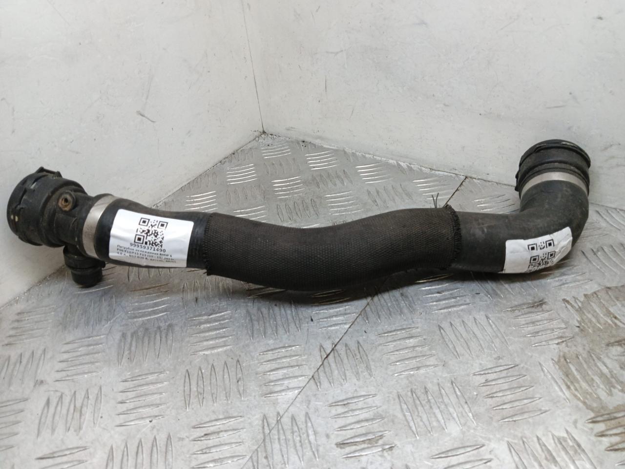 патрубок радиатора BMW 6 серия F06/F12/F13 F13 2014, 4.0 л., дизель, АКПП, alpinweiß uni (300), купе, задний привод, правый руль, 7809817 - фото №1