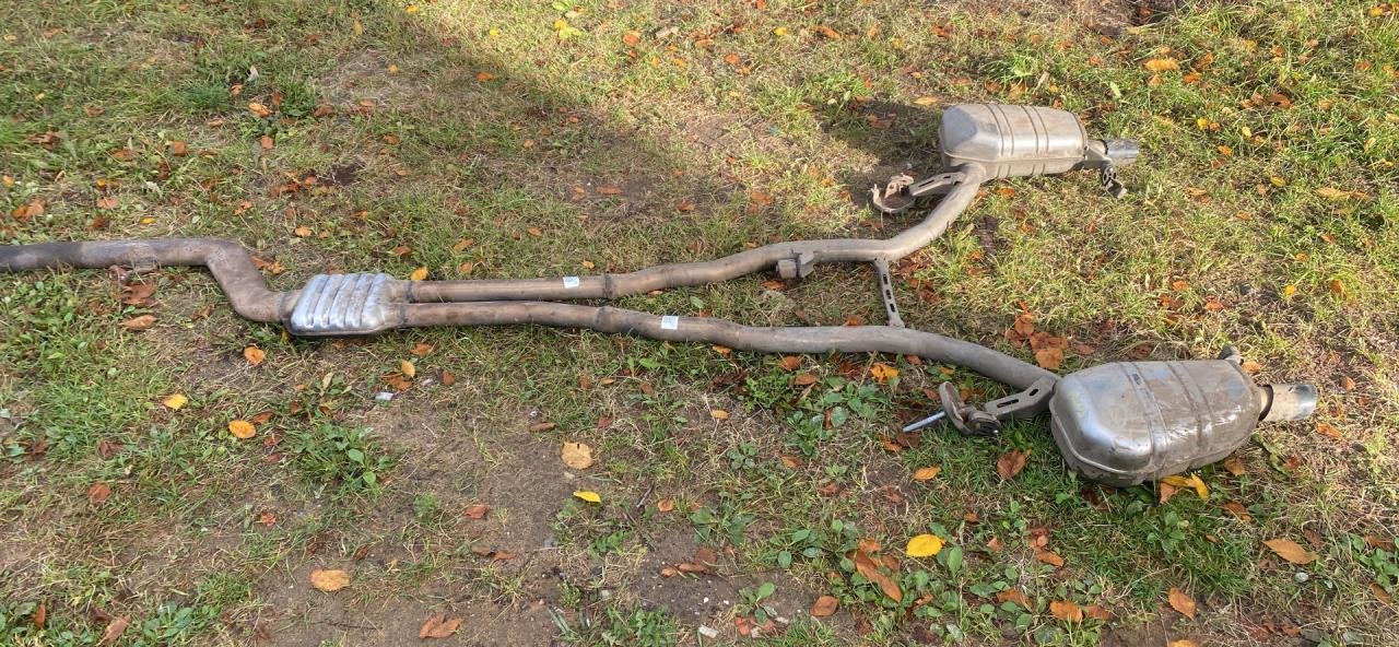 глушитель BMW 6 серия F06/F12/F13 F13 2014, 4.0 л., дизель, АКПП, alpinweiß uni (300), купе, задний привод, правый руль, 18307807125, 18308510373, 18308510374 - фото №1