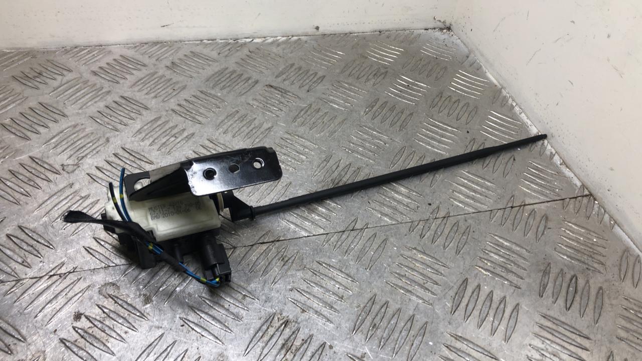 активатор замка крышки топливного бака BMW 5 серия F07/F10/F11 2011, 3.0 л., N57 D30 A, дизель, АКПП, black sapphire metallic (475), хетчбэк 5 дв., задний привод, правый руль, 67117139398, 7139398 - фото №1