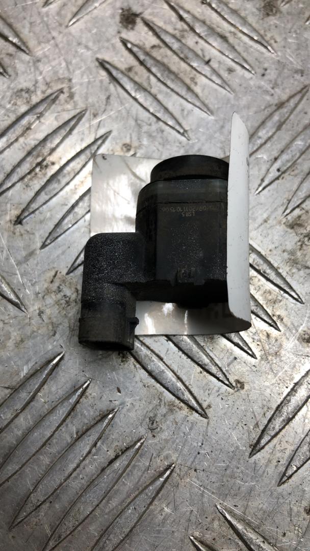 парктроник передний BMW 6 серия F06/F12/F13 F13 2014, 4.0 л., дизель, АКПП, alpinweiß uni (300), купе, задний привод, правый руль, 9231283, 66209233031 - фото №1