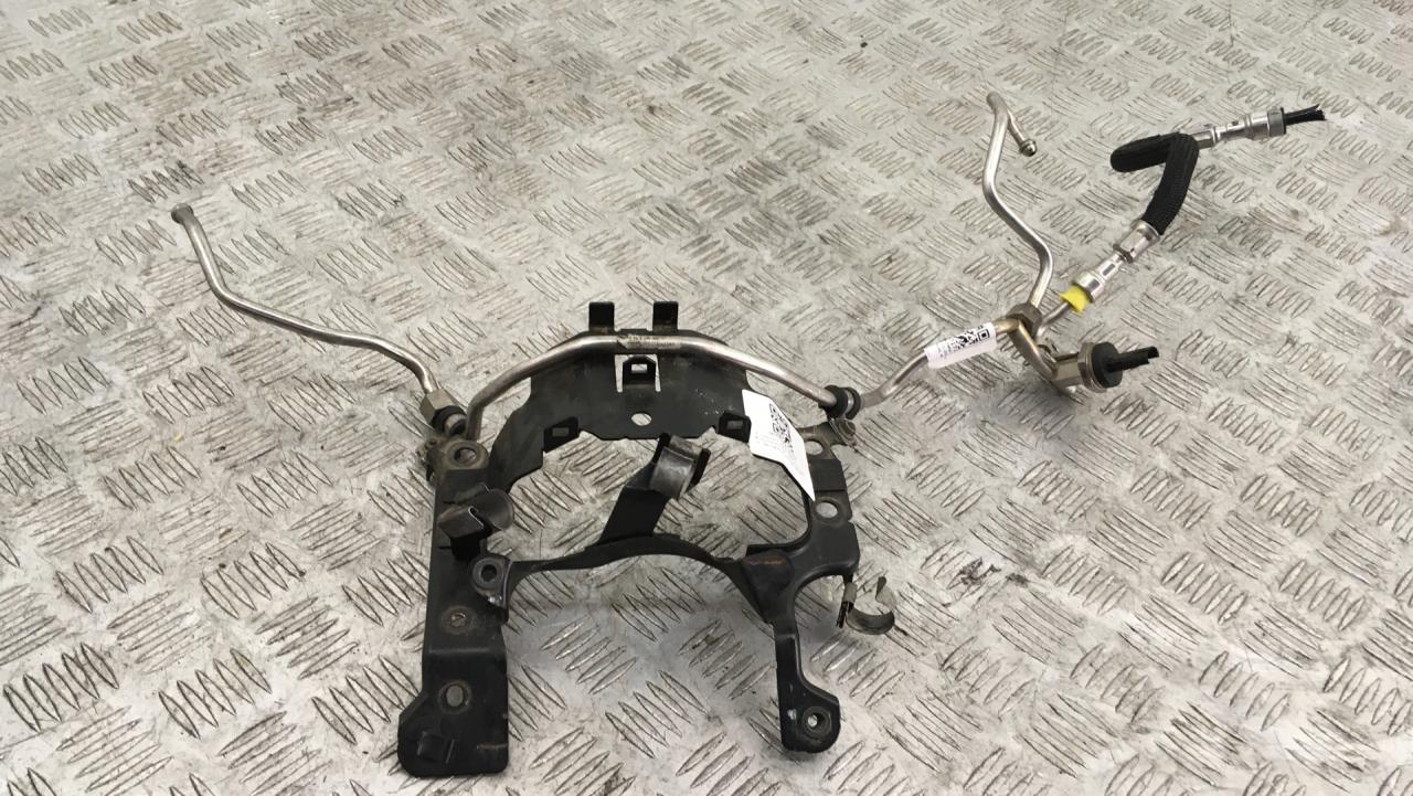 трубка топливная BMW 5 серия F07/F10/F11 F10 2012, 4.4 л., N63 B44 A, бензин, АКПП, titansilber metallic (354), седан, задний привод, 13537622850, 17137575551, 8649960 - фото №1