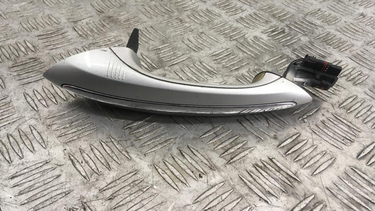 ручка наружная задняя правая BMW 5 серия F07/F10/F11 F10 2012, 4.4 л., N63 B44 A, бензин, АКПП, titansilber metallic (354), седан, задний привод, 51217231934, 7237208 - фото №1