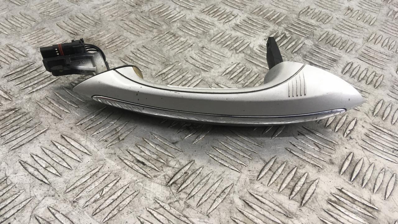 ручка наружная задняя левая BMW 5 серия F07/F10/F11 F10 2012, 4.4 л., N63 B44 A, бензин, АКПП, titansilber metallic (354), седан, задний привод, 51217231933, 7237207 - фото №1