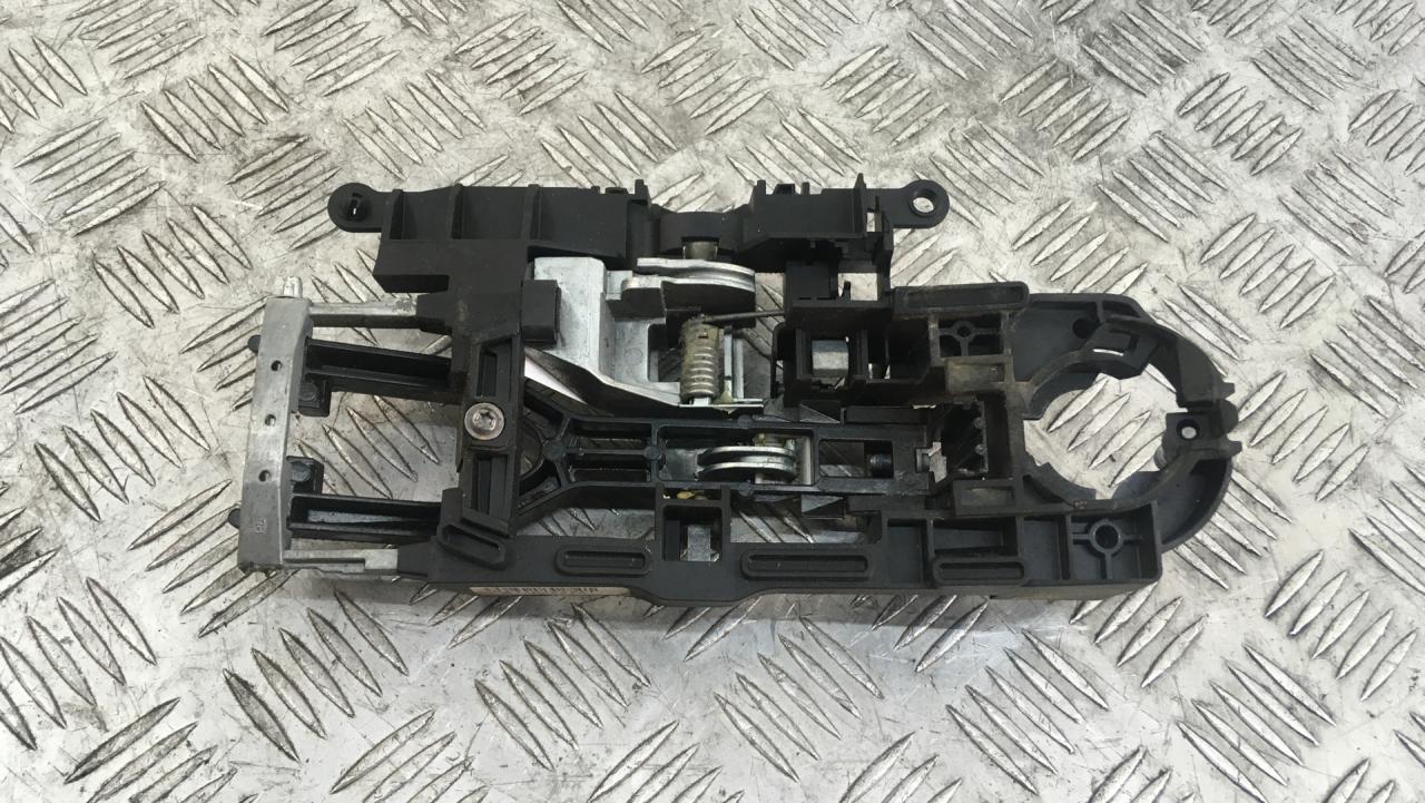 скелет ручки двери задней правой BMW 5 серия F07/F10/F11 F10 2012, 4.4 л., N63 B44 A, бензин, АКПП, titansilber metallic (354), седан, задний привод, 51217187228 - фото №1