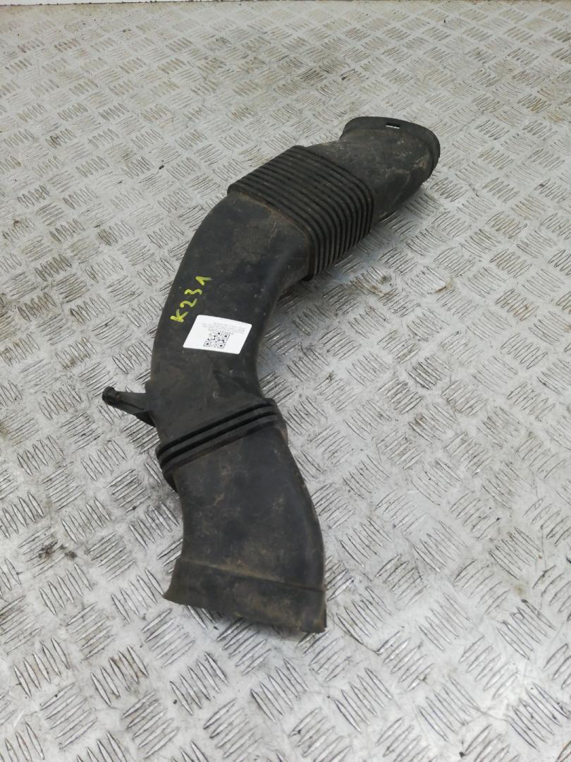 патрубок воздушного фильтра BMW 6 серия F06/F12/F13 F13 2014, 4.0 л., дизель, АКПП, alpinweiß uni (300), купе, задний привод, правый руль, 13718513454, 8513454 - фото №1