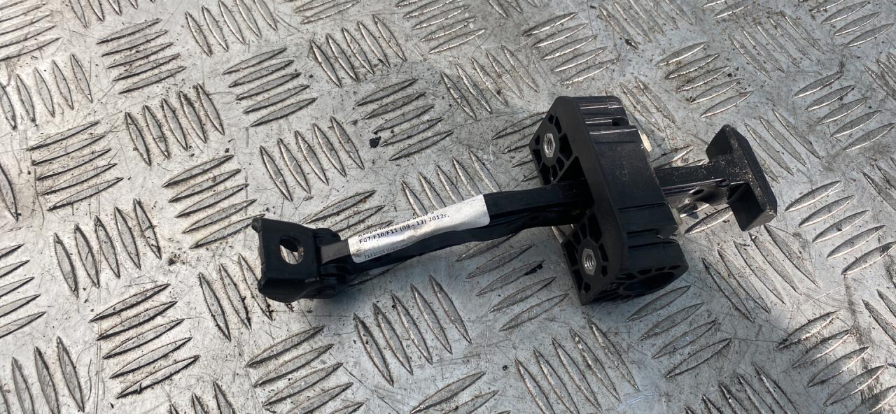 ограничитель открывания двери BMW 5 серия F07/F10/F11 2012, 7182005 - фото №1