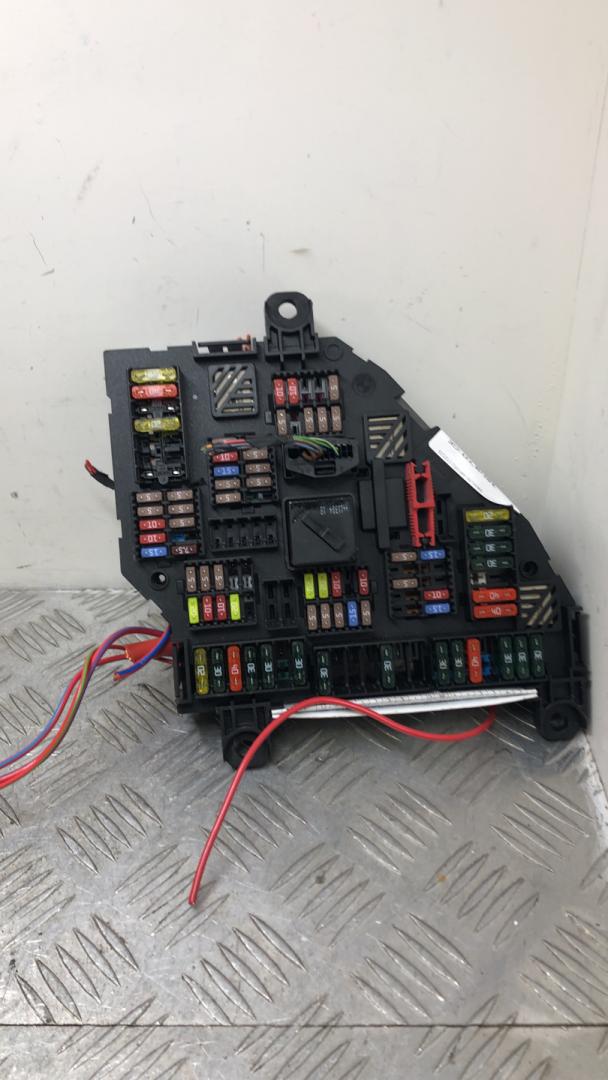 блок предохранителей BMW 6 серия F06/F12/F13 F13 2014, 4.0 л., дизель, АКПП, alpinweiß uni (300), купе, задний привод, правый руль, 61149252813, 9252813 - фото №1