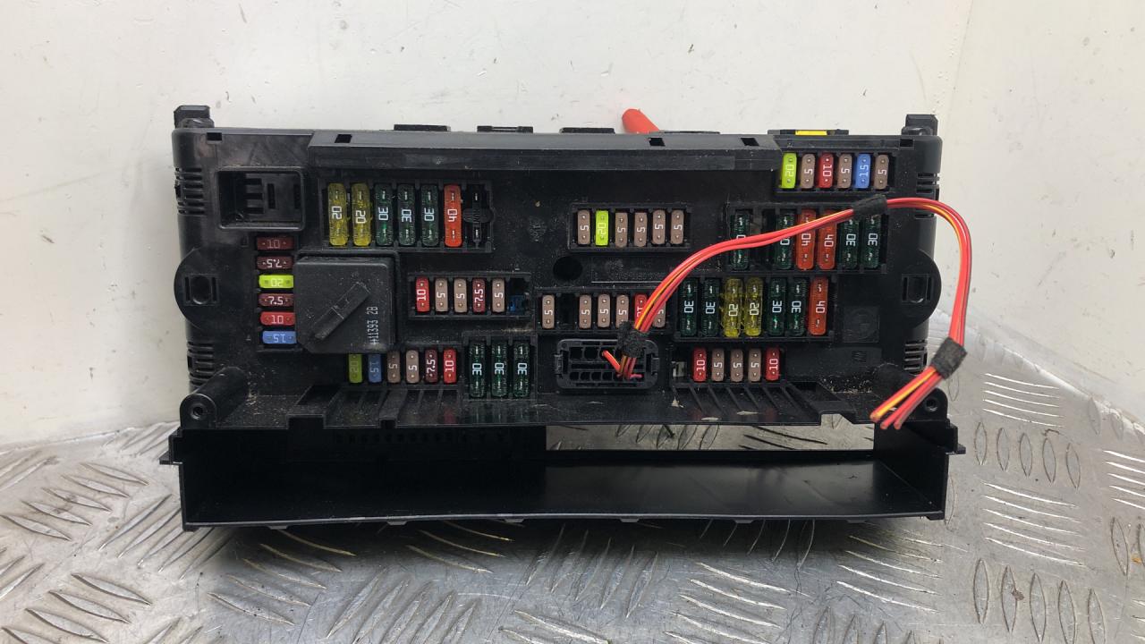 блок предохранителей BMW 6 серия F06/F12/F13 F13 2014, 4.0 л., дизель, АКПП, alpinweiß uni (300), купе, задний привод, правый руль, 61149252815, 9252815 - фото №1