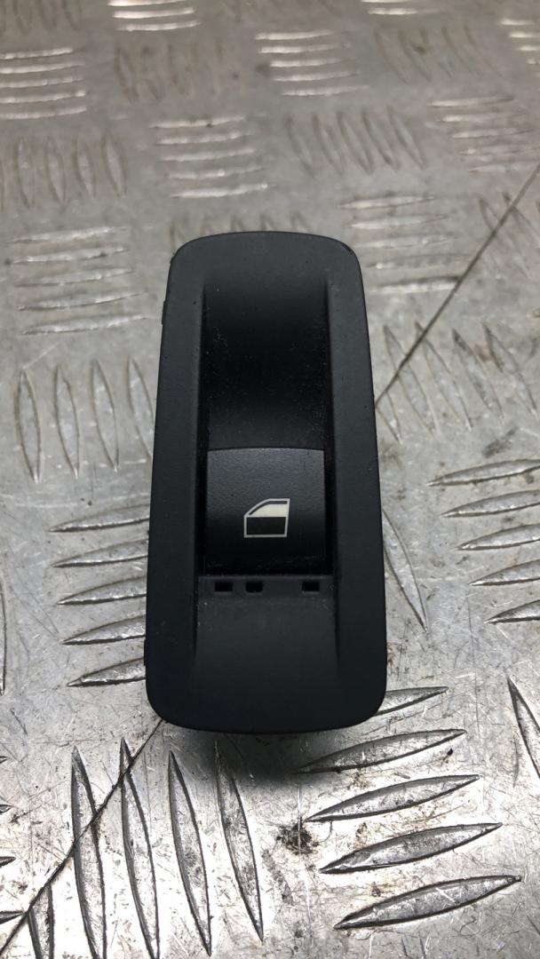 кнопка стеклоподъемника двери BMW 6 серия F06/F12/F13 F13 2014, 4.0 л., дизель, АКПП, alpinweiß uni (300), купе, задний привод, правый руль, 61319241949, 7225273 - фото №1