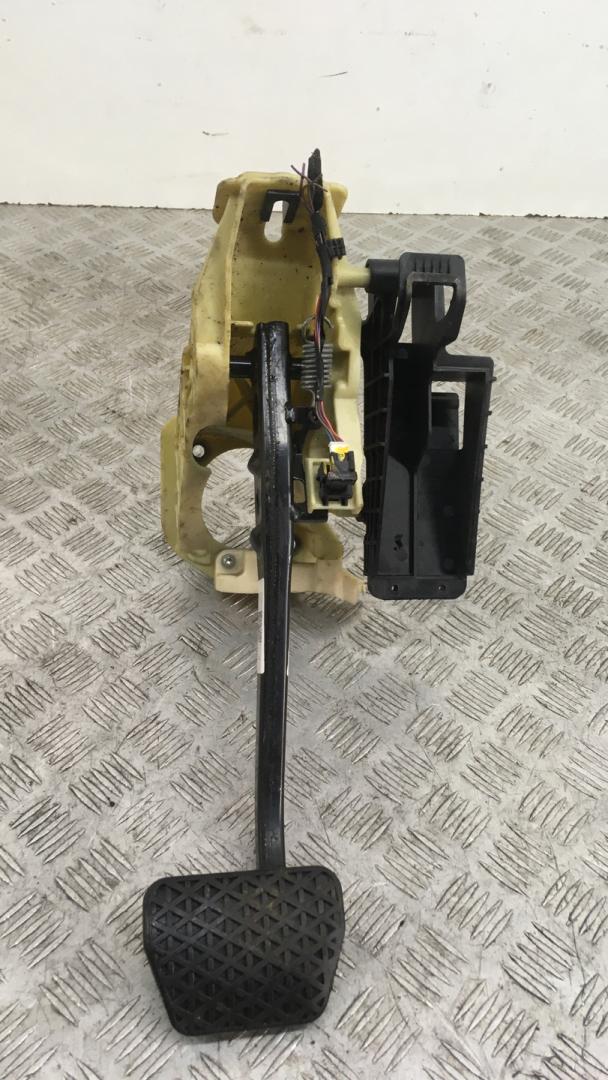 педаль тормоза BMW 6 серия F06/F12/F13 F13 2014, 4.0 л., дизель, АКПП, alpinweiß uni (300), купе, задний привод, правый руль, 35006777171, 6782666 - фото №1