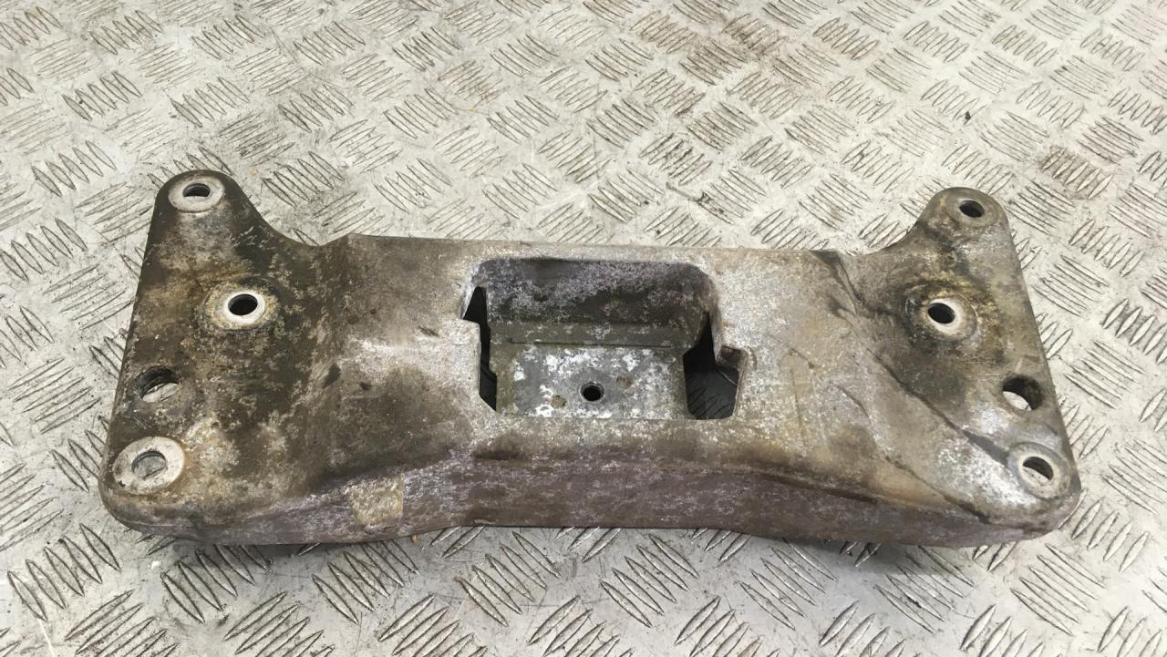 кронштейн КПП BMW 6 серия F06/F12/F13 F13 2014, 4.0 л., дизель, АКПП, alpinweiß uni (300), купе, задний привод, правый руль, 22326777613, 6777613 - фото №1