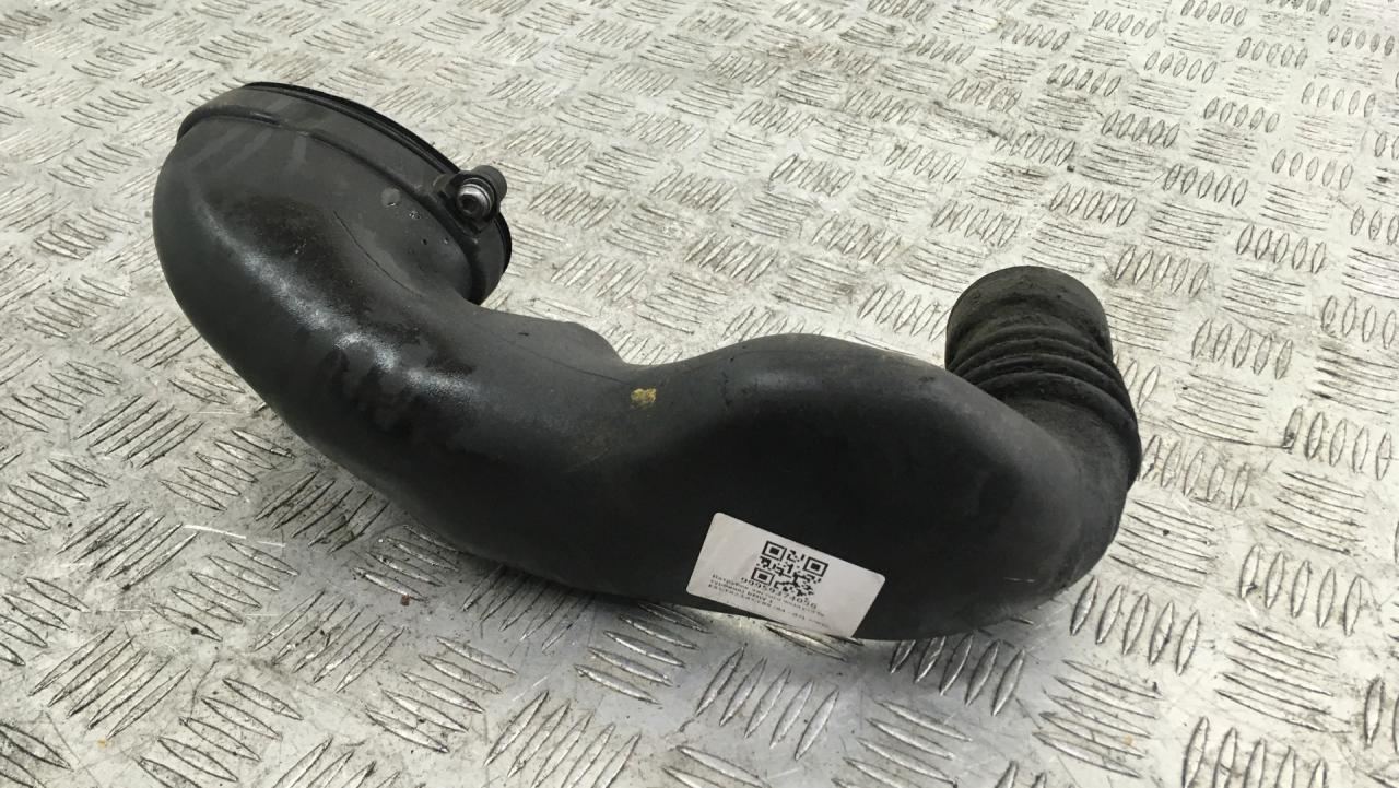 патрубок турбины BMW 1 серия E81/E82/E87/E88 2006, 2.0 л., M47N 204 D4, дизель, 1779164 - фото №1