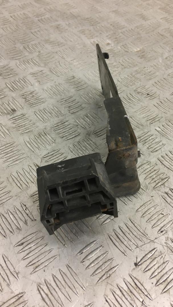 крепление кассеты радиаторов BMW 3 серия E90/E91/E92/E93 E91 2006, 3.0 л., M57 D30 (306D3), дизель, АКПП, sparkling graphite (a22), универсал, задний привод, правый руль, 51647117812, 7117812 - фото №1