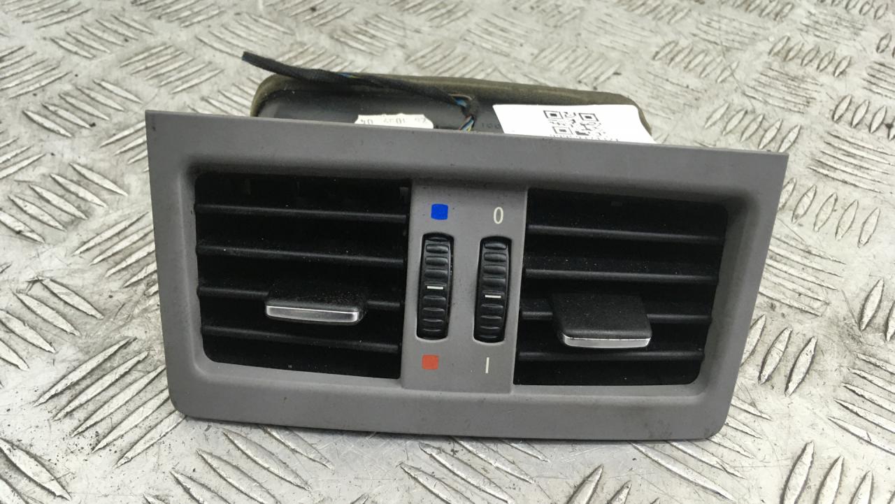 дефлектор обдува салона BMW 3 серия E90/E91/E92/E93 E91 2006, 3.0 л., M57 D30 (306D3), дизель, АКПП, sparkling graphite (a22), универсал, задний привод, правый руль, 7129556, 64227210644 - фото №1