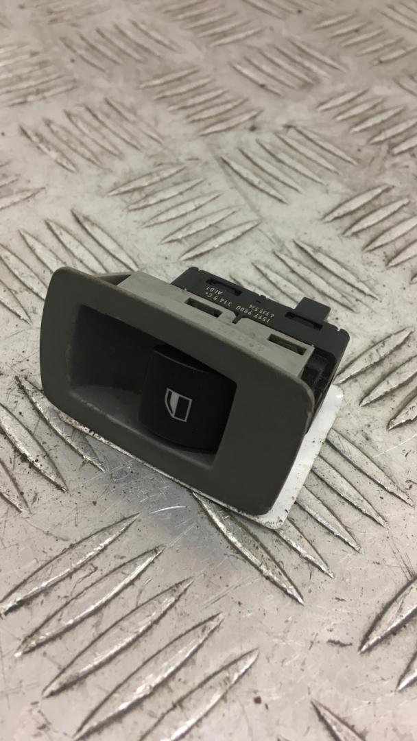 кнопка стеклоподъемника двери задней правой BMW 3 серия E90/E91/E92/E93 E91 2006, 3.0 л., M57 D30 (306D3), дизель, АКПП, sparkling graphite (a22), универсал, задний привод, правый руль, 6935534, 61316935534 - фото №1