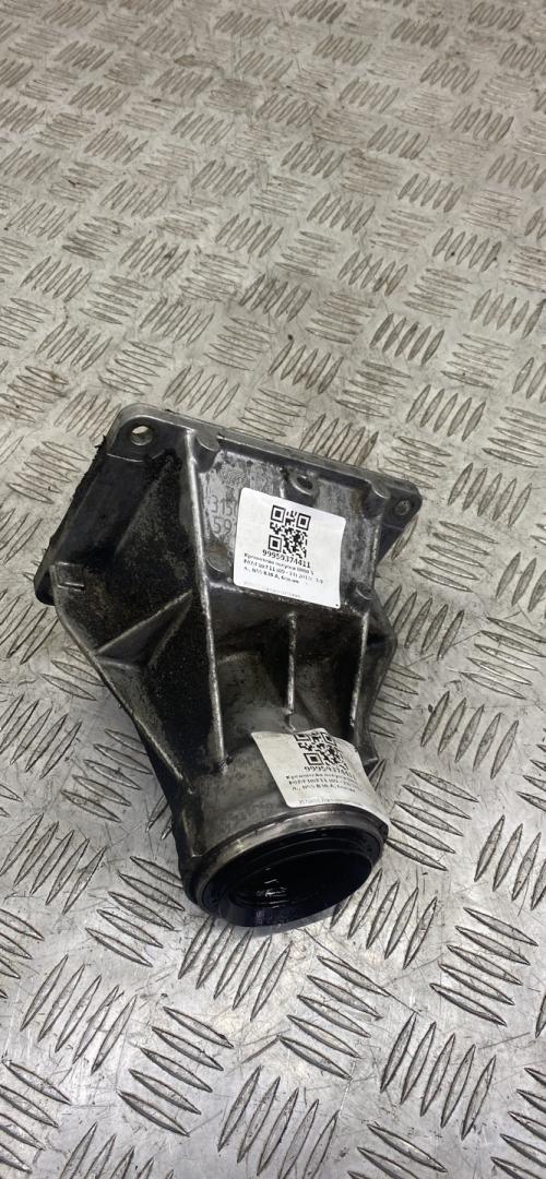 кронштейн полуоси BMW 5 серия F07/F10/F11 2012, 3.0 л., N55 B30 A, бензин, полный привод, 7578653 - фото №1