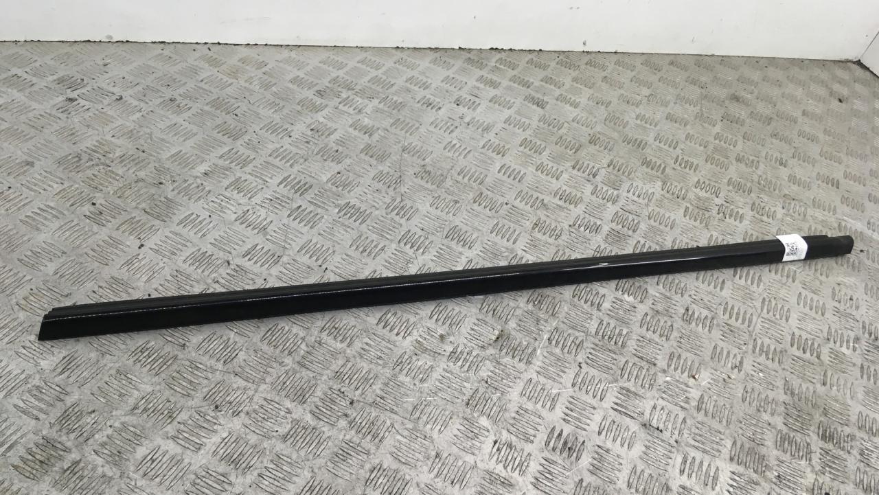 молдинг (накладка кузовная) BMW 6 серия F06/F12/F13 F13 2014, 4.0 л., дизель, АКПП, alpinweiß uni (300), купе, задний привод, правый руль, 51337221316 - фото №1