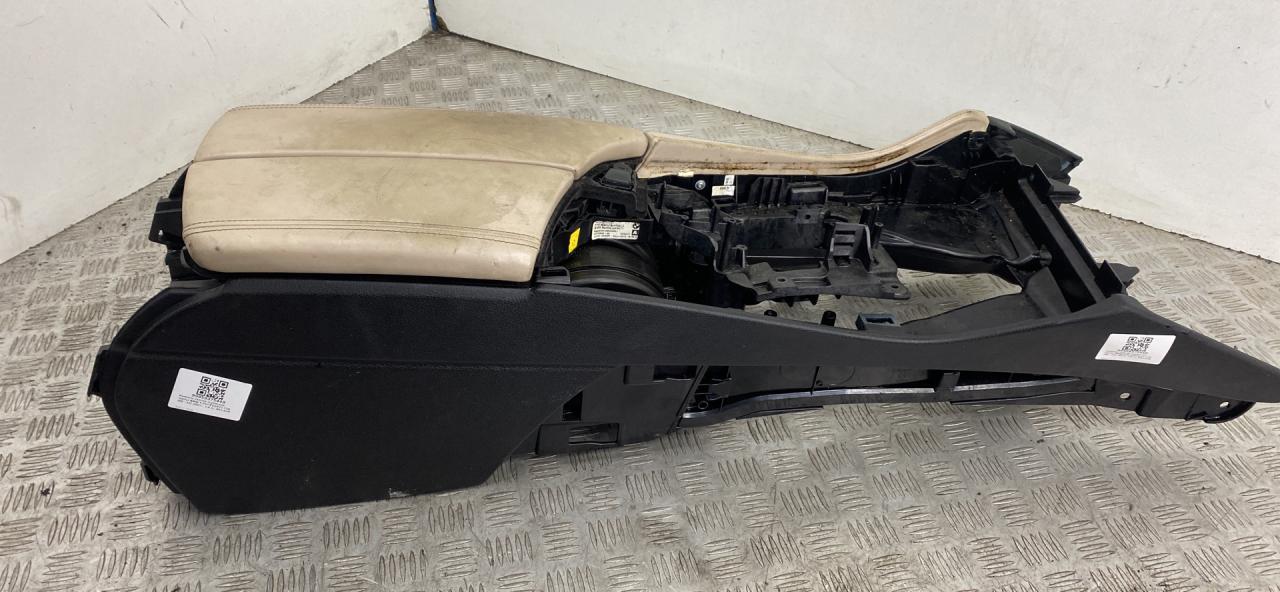 консоль салона BMW 5 серия F07/F10/F11 F10 2012, 3.0 л., N55 B30 A, бензин, АКПП, havanna (a17), седан, полный привод, 51169288913 - фото №1