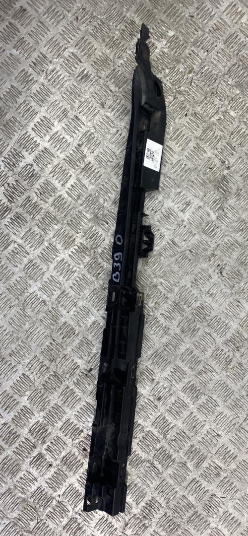 Кронштейн крепления порога BMW 5 серия F07/F10/F11 F10 2012, 3.0 л., N55 B30 A, бензин, АКПП, havanna (a17), седан, полный привод, 51777204021, 7204021 - фото №1