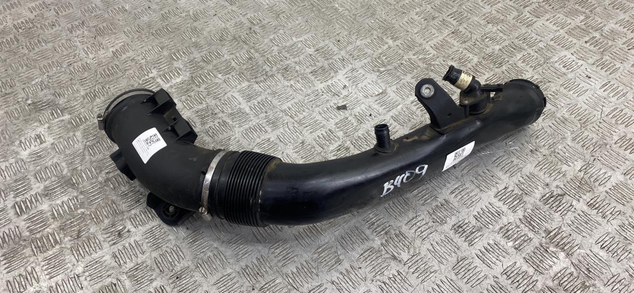 патрубок воздушного фильтра BMW 5 серия F07/F10/F11 F10 2012, 3.5 л., бензин, АКПП, black sapphire metallic (475), седан, полный привод, 13717583726, 7583726 - фото №1