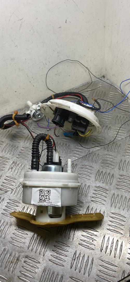 насос топливный BMW 5 серия F07/F10/F11 F10 2012, 3.0 л., N55 B30 A, бензин, АКПП, havanna (a17), седан, полный привод, 16117341301 - фото №1