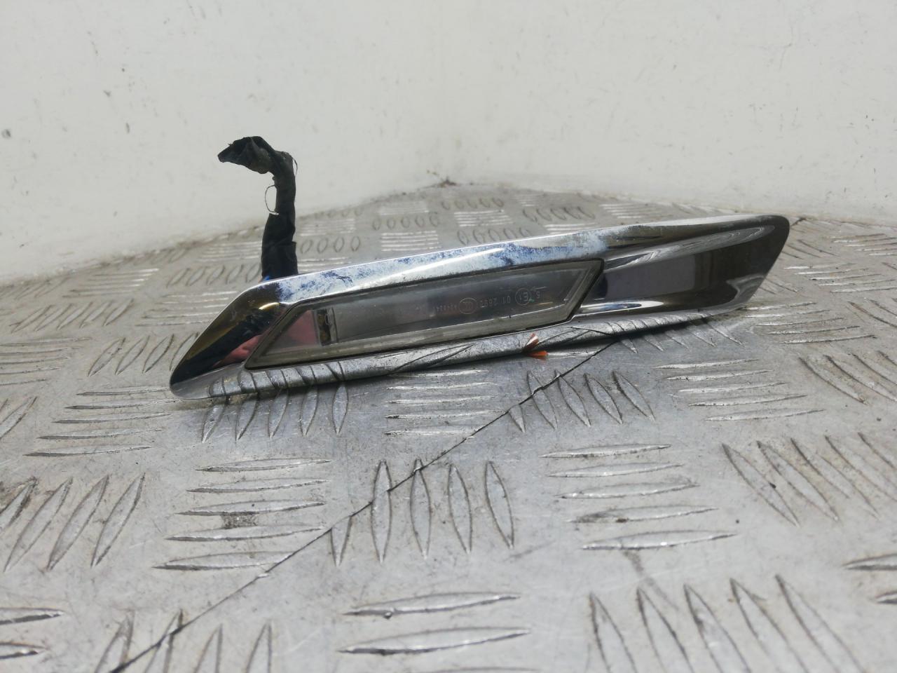 повторитель поворота на крыле BMW 5 серия F07/F10/F11 F10 2012, 3.5 л., бензин, АКПП, black sapphire metallic (475), седан, полный привод, 63137154168, 7154168 - фото №1