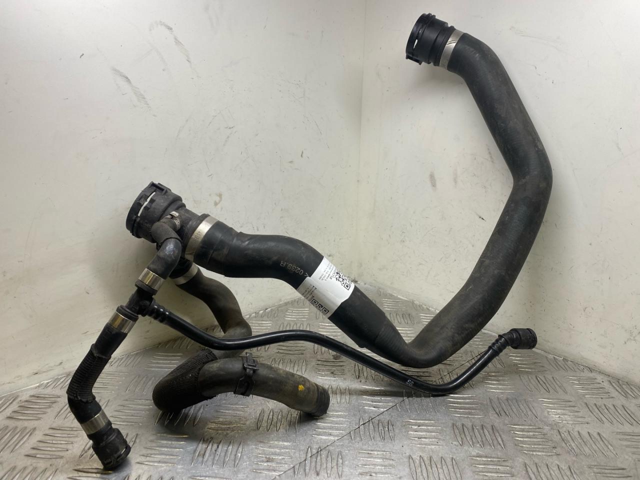 патрубок радиатора BMW 5 серия F07/F10/F11 F10 2012, 3.5 л., бензин, АКПП, black sapphire metallic (475), седан, полный привод - фото №1