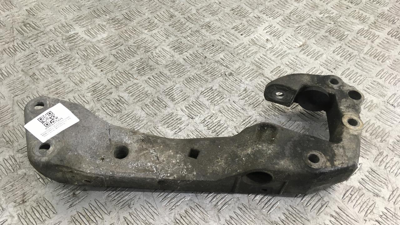 кронштейн КПП BMW 5 серия F07/F10/F11 F10 2012, 3.5 л., бензин, АКПП, black sapphire metallic (475), седан, полный привод, 22326777615 - фото №1