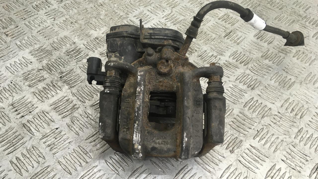 суппорт задний левый BMW 5 серия F07/F10/F11 F10 2012, 3.5 л., бензин, АКПП, black sapphire metallic (475), седан, полный привод, 34216793041 - фото №1