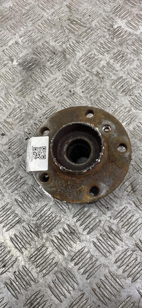 ступица передняя BMW 5 серия F07/F10/F11 F10 2012, 3.5 л., бензин, АКПП, black sapphire metallic (475), седан, полный привод, 31206868480, 6868480 - фото №1