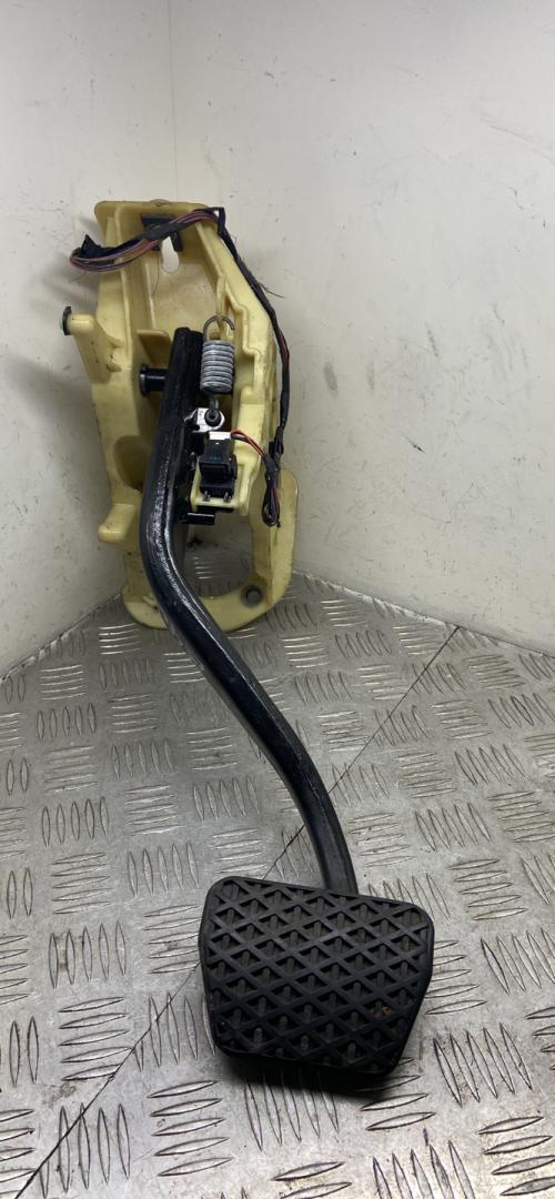 педаль тормоза BMW 5 серия F07/F10/F11 F10 2012, 3.5 л., бензин, АКПП, black sapphire metallic (475), седан, полный привод, 35006775368, 6782665 - фото №1