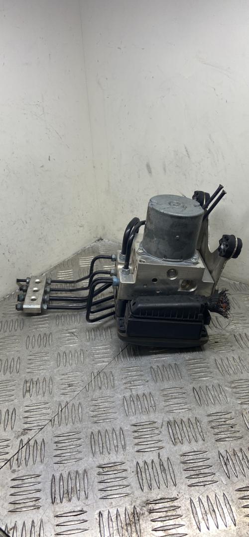 блок ABS BMW 5 серия F07/F10/F11 F10 2012, 3.0 л., N55 B30 A, бензин, АКПП, havanna (a17), седан, полный привод, 34516852821, 6799523, 9785442 - фото №1