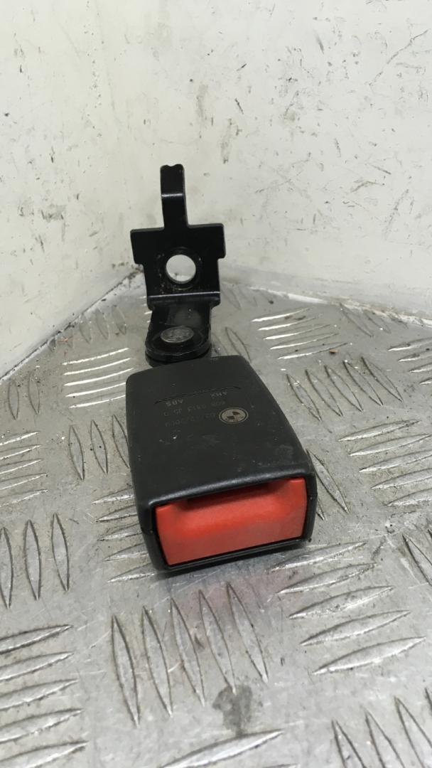 замок ремня безопасности BMW X5 E70 2010, 3.0 л., N52 B30 AF, бензин, АКПП, белый alpinweiß uni (300), внедорожник 5 дв., полный привод, 7171197, 72117171197 - фото №1