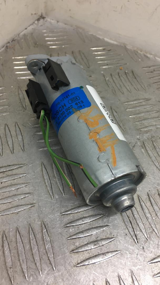 моторчик регулировки сиденья BMW X5 E70 2010, 3.0 л., N52 B30 AF, бензин, АКПП, белый alpinweiß uni (300), внедорожник 5 дв., полный привод, 0130002613, 67319146328 - фото №1