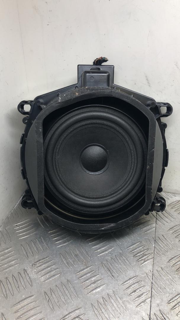 сабвуфер BMW X5 E70 2010, 3.0 л., N52 B30 AF, бензин, АКПП, белый alpinweiß uni (300), внедорожник 5 дв., полный привод, 65139218694, 9218694 - фото №1