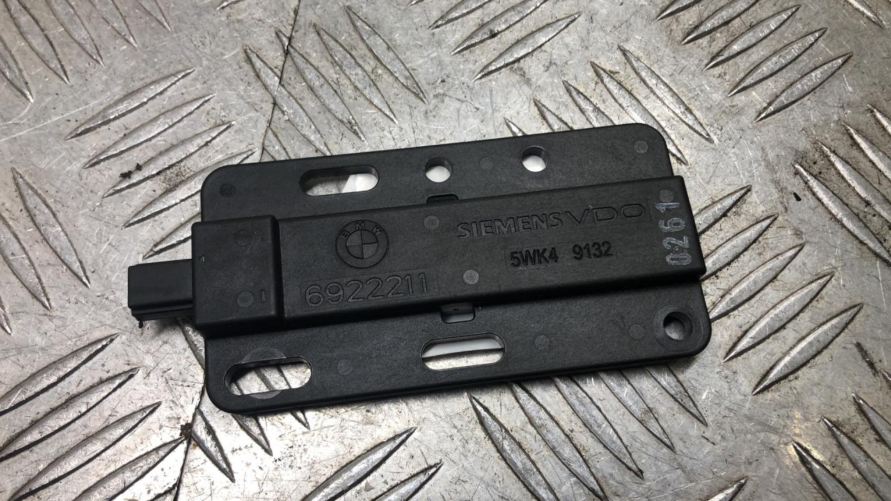 Антенна системы комфортного доступа BMW 5 серия E60/E61 E60 2007, 3.0 л., M57 D30 (306D4), дизель, АКПП, titansilber metallic (354), седан, задний привод, правый руль, 6922211, 61356922211 - фото №1