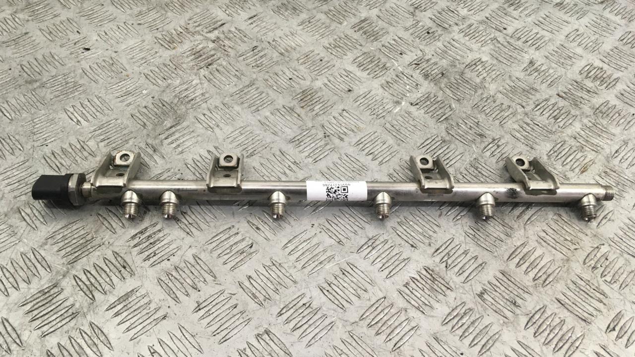 топливная рампа BMW 5 серия F07/F10/F11 F10 2012, 3.5 л., бензин, АКПП, black sapphire metallic (475), седан, полный привод, 13537576779, 7575779 - фото №1