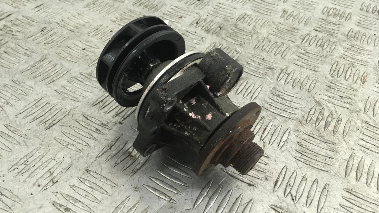 помпа BMW 5 серия E60/E61 E60 2005, 3.0 л., M54 B30 (306S3), бензин, АКПП, седан, задний привод - фото №1