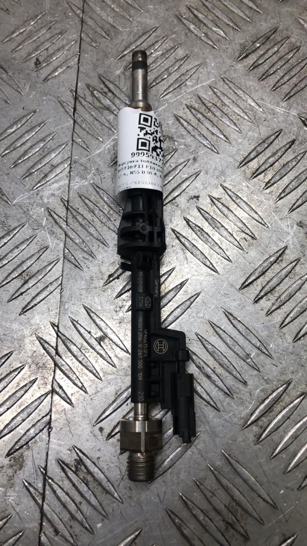 форсунка BMW 5 серия F07/F10/F11 F10 2012, 3.5 л., бензин, АКПП, black sapphire metallic (475), седан, полный привод, 13647597870, 7597870, 0261500109 - фото №1