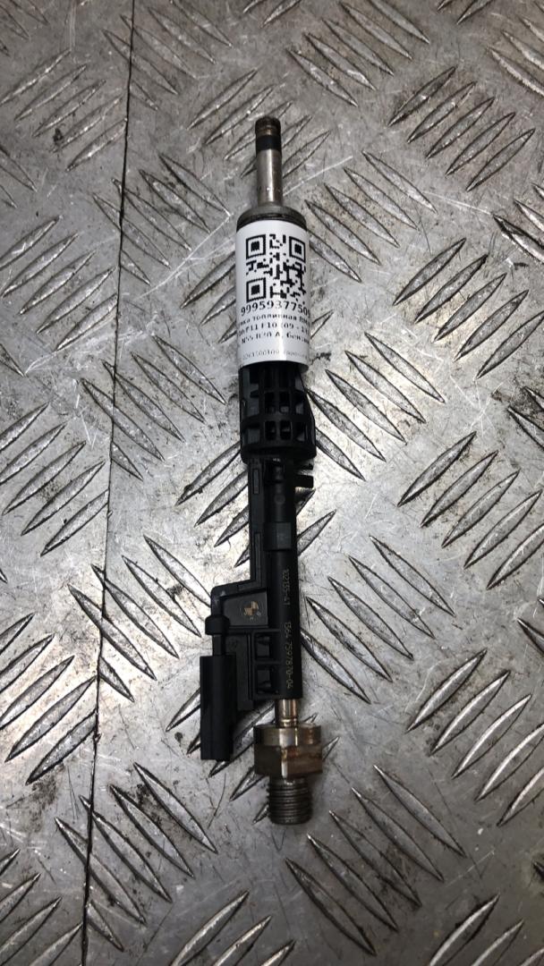 форсунка BMW 5 серия F07/F10/F11 F10 2012, 3.5 л., бензин, АКПП, black sapphire metallic (475), седан, полный привод, 13647597870, 7597870, 0261500109 - фото №1