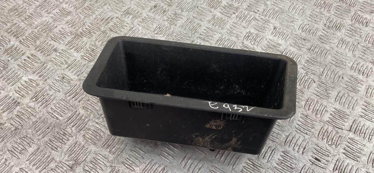 вещевое отделение в багажнике BMW 3 серия F30/F31/F34 2014, 2.0 л., N47 D20 C, дизель, МКПП, седан, задний привод, правый руль, 51477245911, 7245911 - фото №1