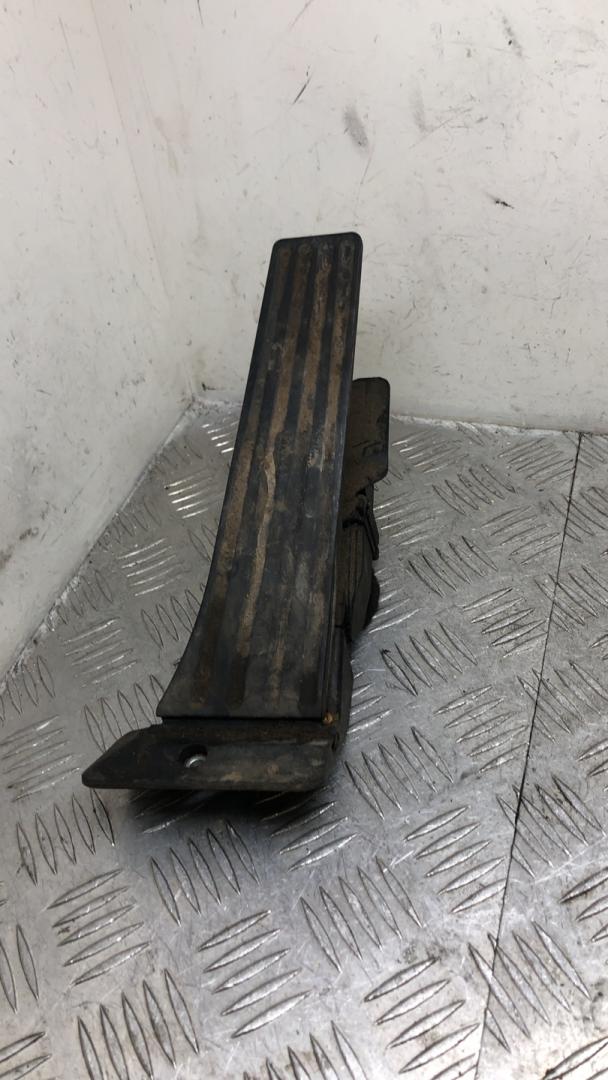 педаль BMW 3 серия F30/F31/F34 2014, 2.0 л., N47 D20 C, дизель, МКПП, седан, задний привод, правый руль, 35426853176, 6853176 - фото №1